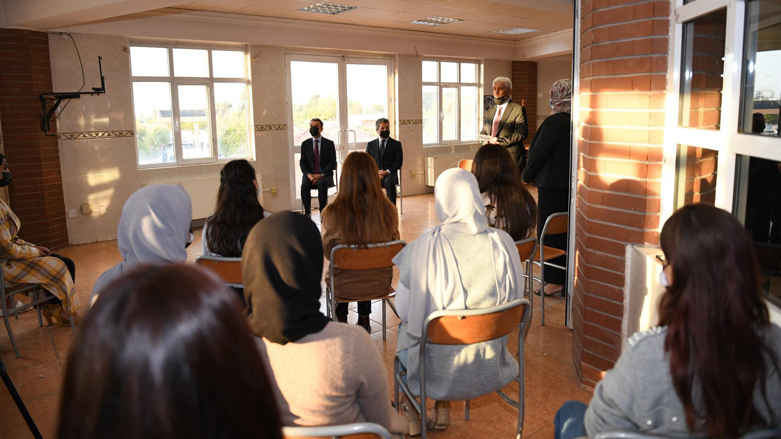 Kurdistan Region Prime Minister in meeting with a group of university students in Erbil, Nov. 27. 2021. (Photo: Kurdistan 24)
